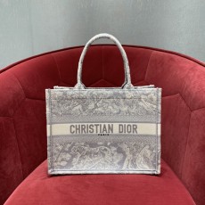 OC공장 디올 CHRISTIAN DIOR 동물 자수 토트백 36cm 2컬러