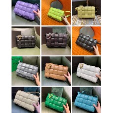 OC공장 보테가베네타 21FW 패딩 카세트 숄더백 591970 14컬러 26*18*8cm