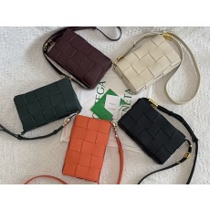 징팩토리 보테가베네타 21FW 인트레치아토 카세트백 666870 23*15*5.5cm 5컬러