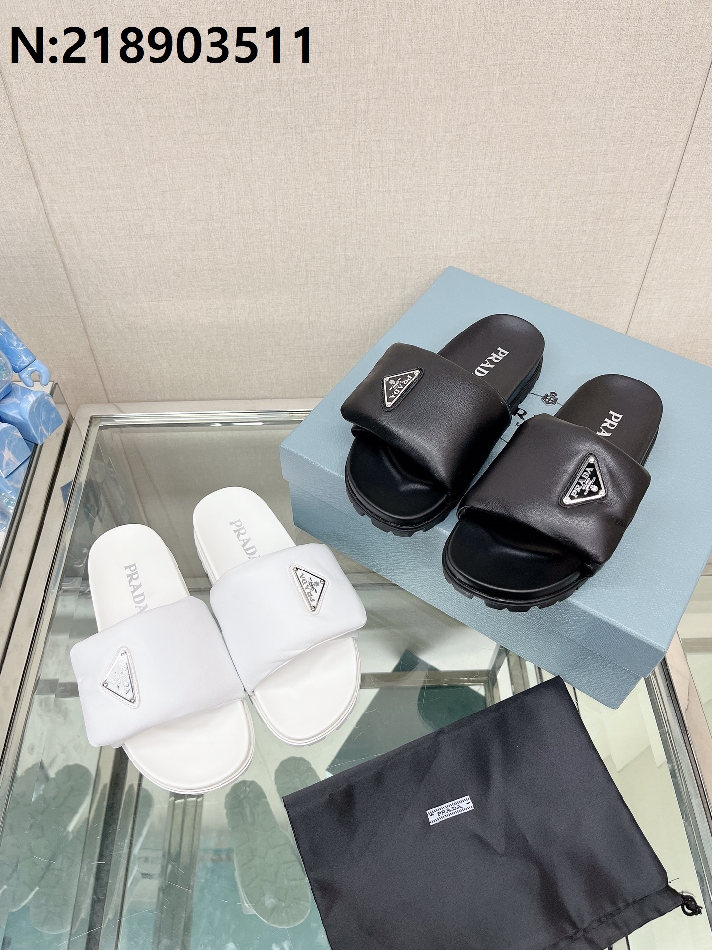 [AN3] 프라다 세모 모노그램 양가죽 슬리퍼 2컬러 여성용