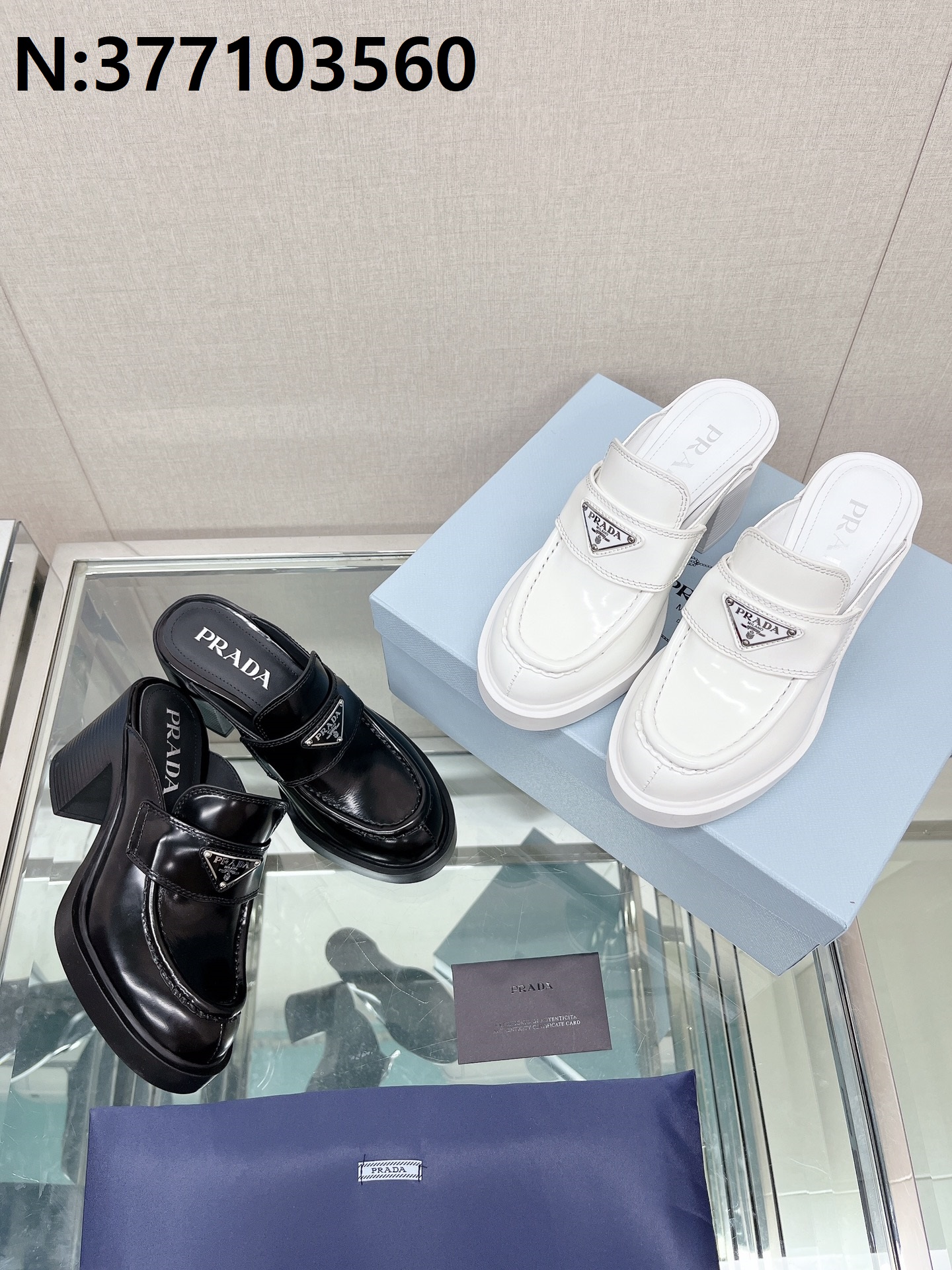 [AN3] 프라다 세모 모노그램 레더 통굽 샌들 힐 8.5cm 2컬러