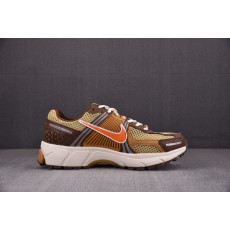 나이키 줌 보메로5 NK Air Zoom Vomero 5“Wheat Grass and Cacao Wow”