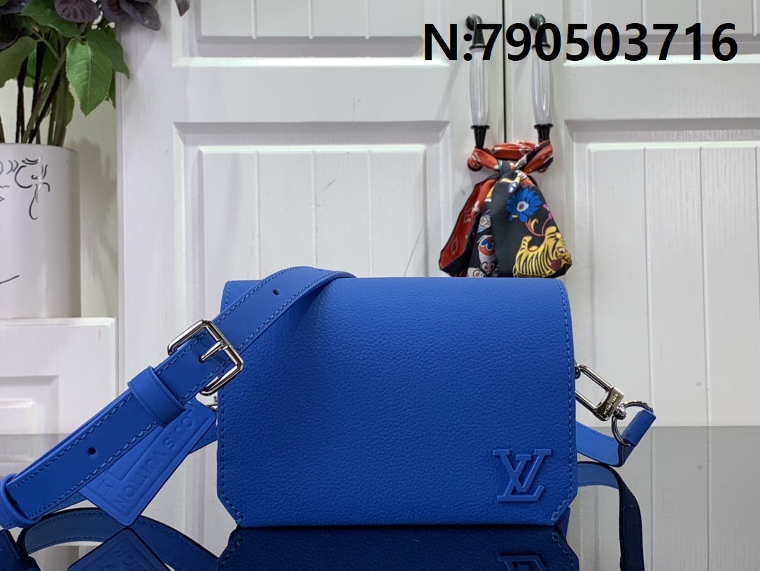 [88factory] 루이비통 에어로그램 메신저백 블루 17.3*12*7cm M82085