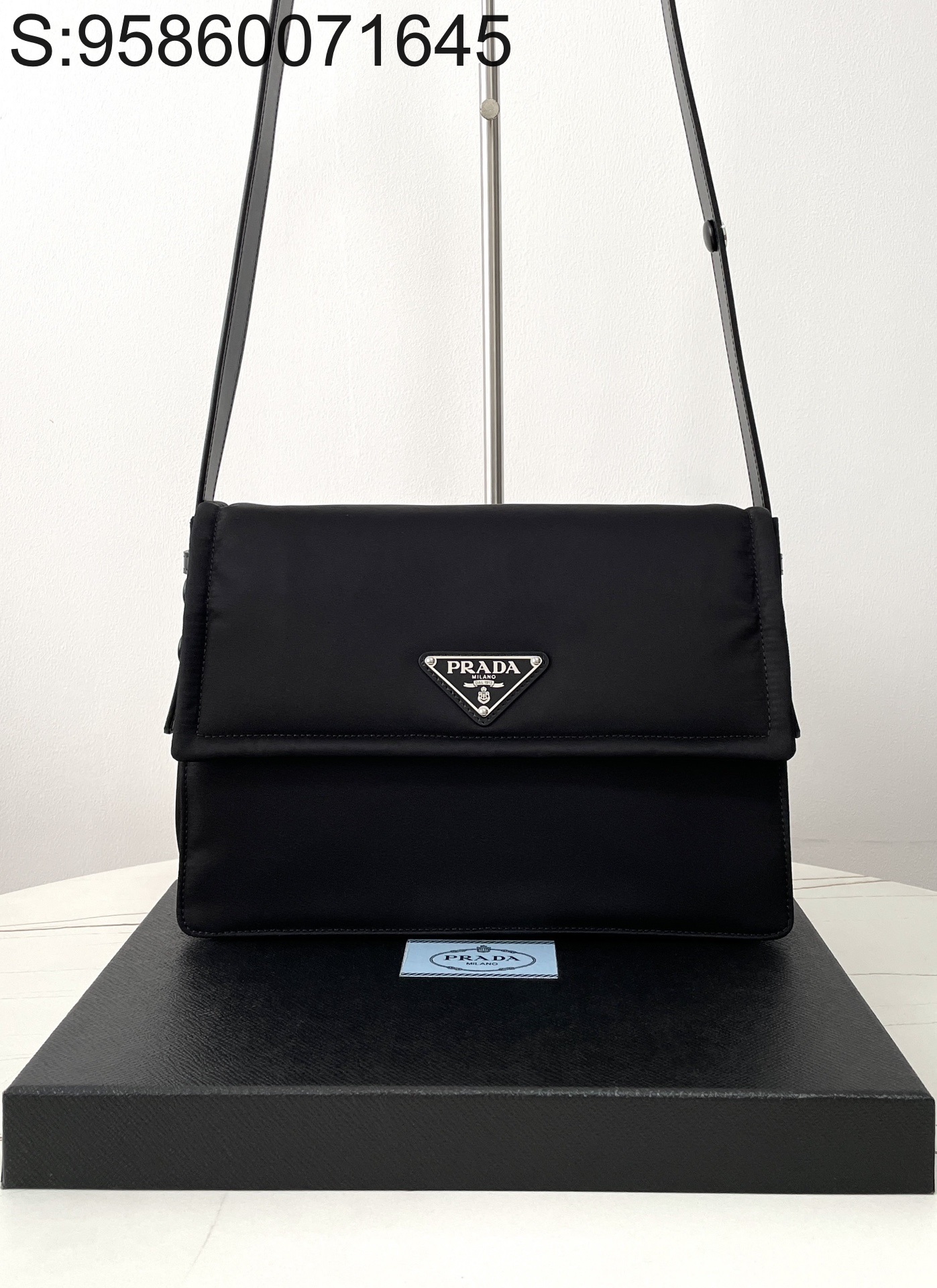 블랙프레임공장 프라다 미디엄 리나일론 패딩 숄더백 블랙 1BD255 30*21.5*12cm