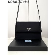 블랙프레임공장 프라다 미디엄 리나일론 패딩 숄더백 블랙 1BD255 30*21.5*12cm