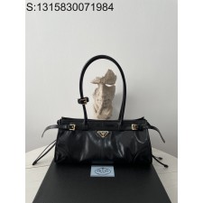 블랙프레임공장 프라다 보니 미디엄 가죽 핸드백 1BA426 32*15.5*12cm 블랙