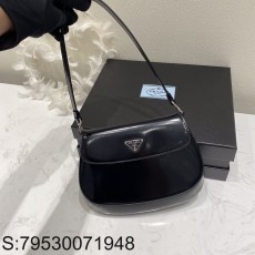 블랙프레임공장 프라다 클레오 브러쉬드 가죽 플랩 백 1BD311 22*15.5*4cm 블랙