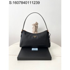 블랙프레임공장 프라다 에메 라지 가죽 숄더백 1BC228 39*23*12cm 블랙