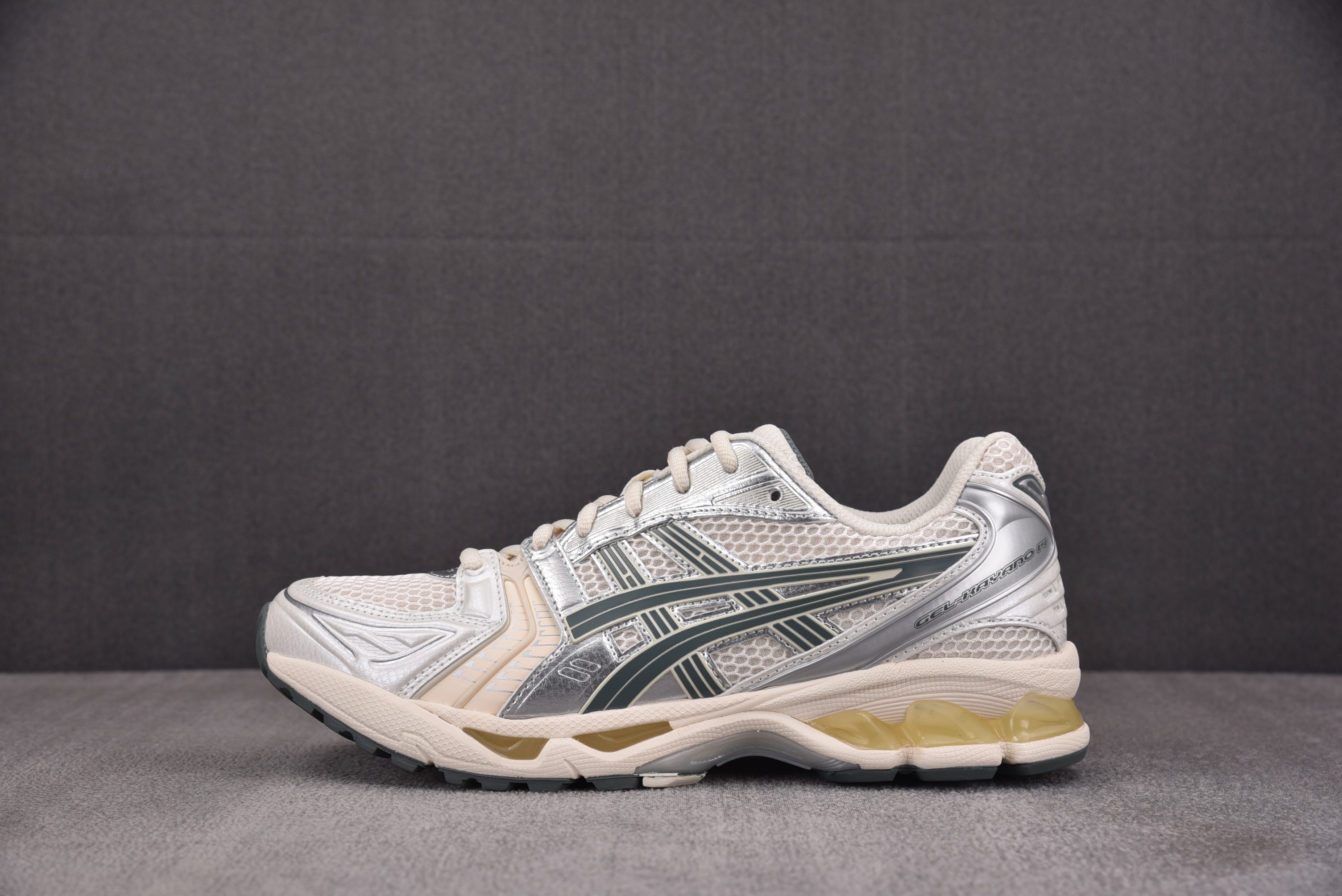 동관 아식스 자운드 젤 카야노 14 실버 블랙 Asics
