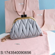 [JHL] 미우미우 마테라쎄 나파 가죽 미우 벨 클러치 23*15*8cm 그레이