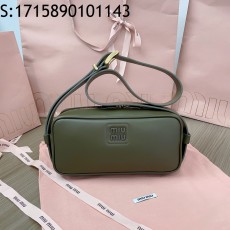 [JHL] 미우미우 엠보스 로고 크로스바디백 5BC158 24*11.5*7cm 올리브