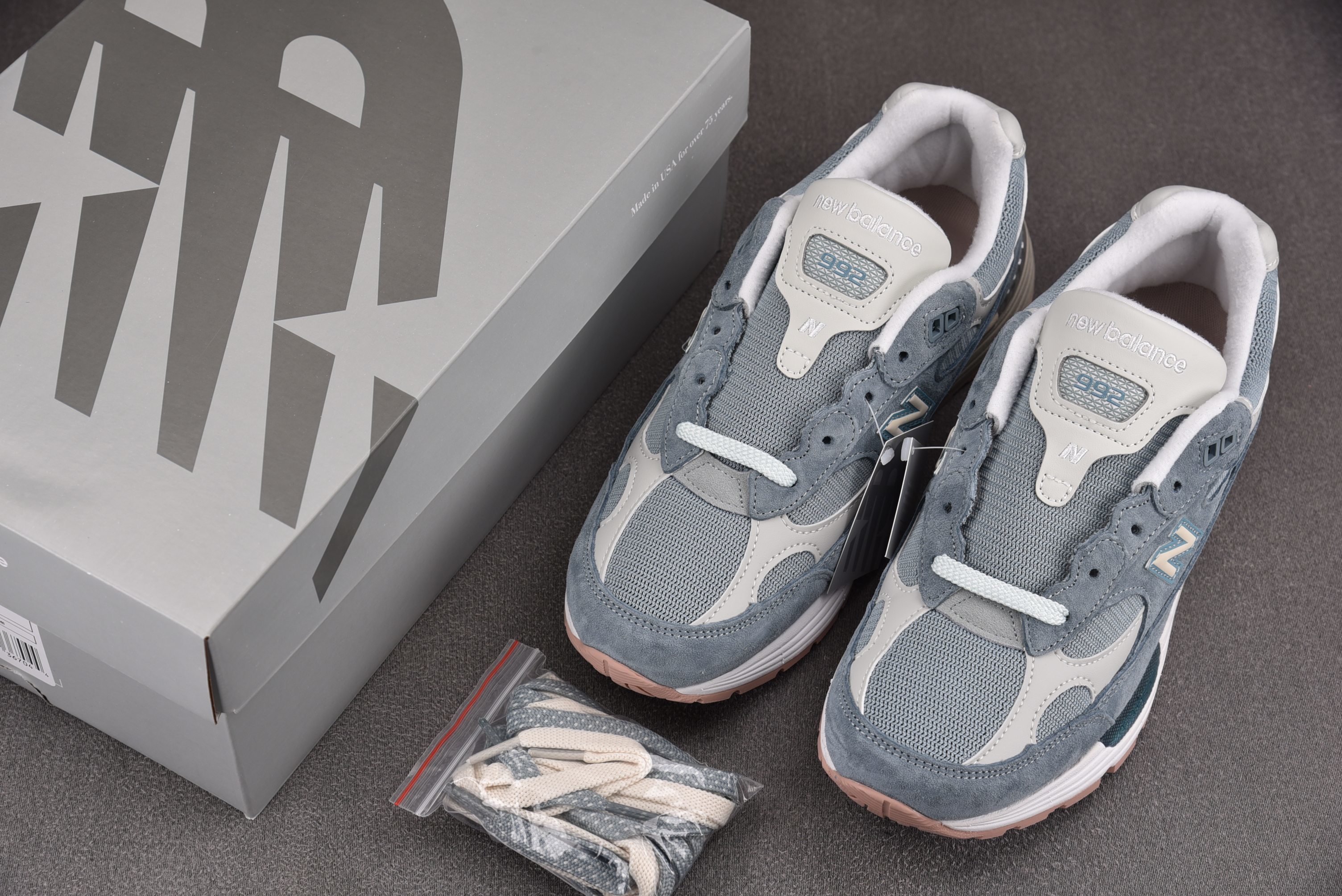 【GOAT】 뉴발란스 992 키스 New Balance 992 MiUSA Kith Osaka Pack