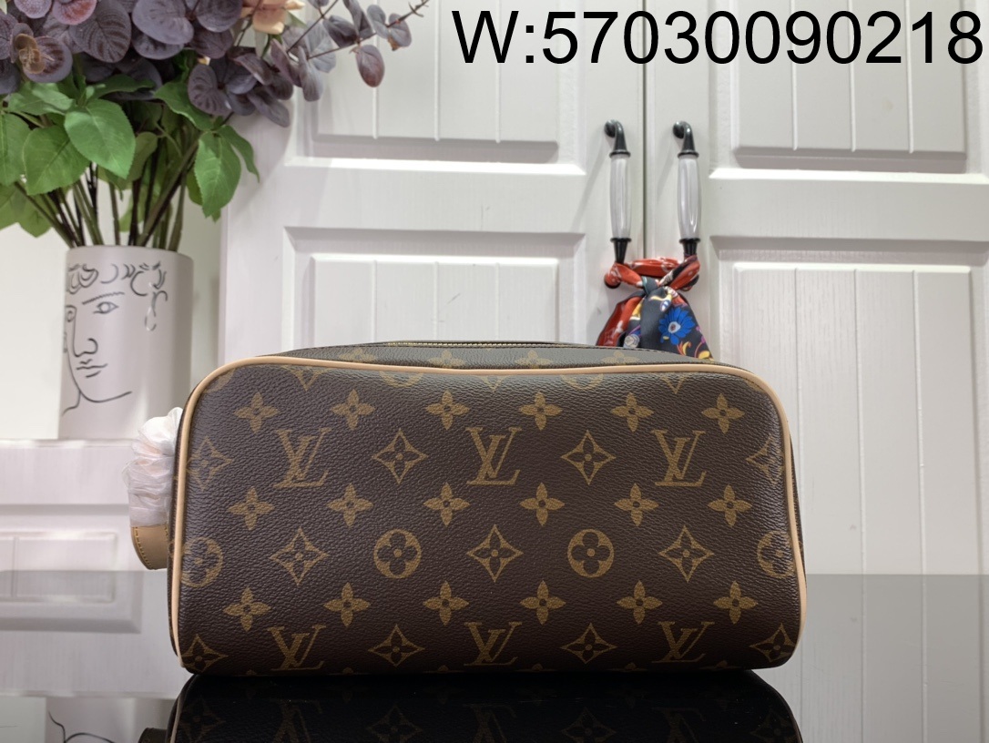 [88factory] 루이비통 돕키트 토일렛 파우치 모노그램 28*15*16.5cm M44494 브라운