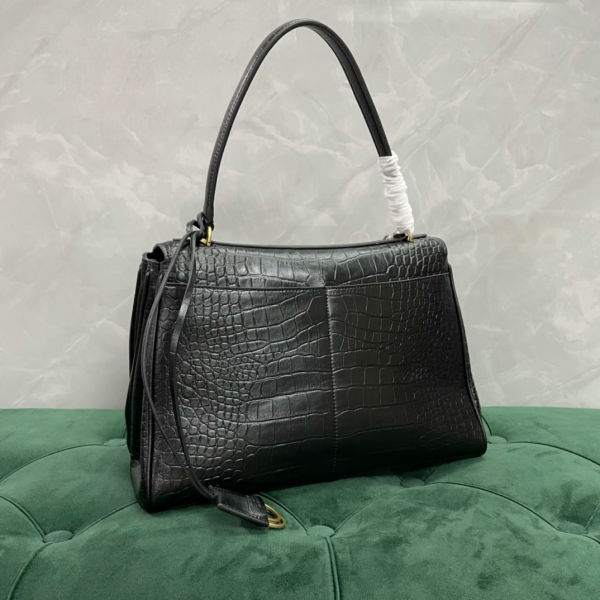a4e64c40b8e0eeea03553709054174b0_1761370197_9708.jpg